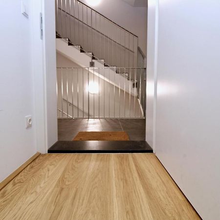 Balcony/Pool/Free Parking Garage Studio Відень Екстер'єр фото
