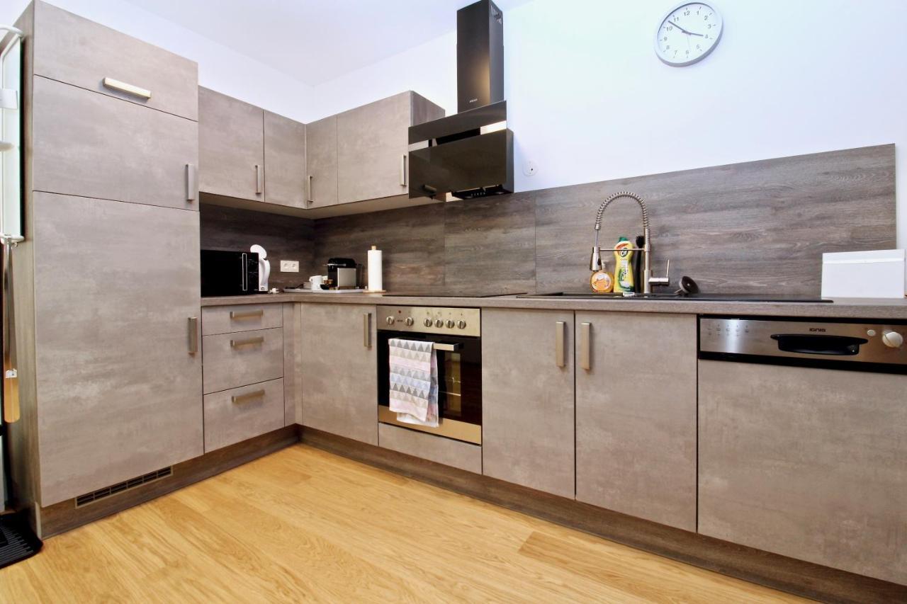 Balcony/Pool/Free Parking Garage Studio Відень Екстер'єр фото