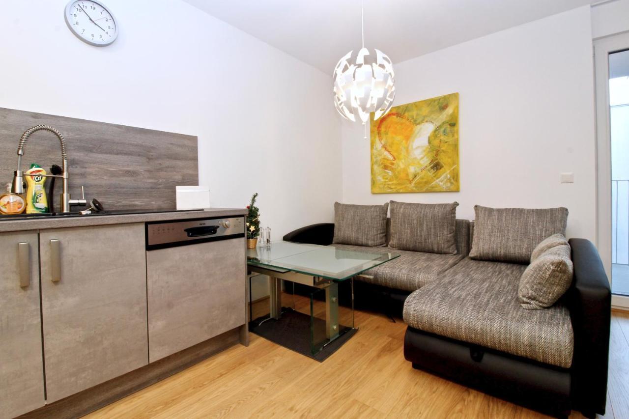 Balcony/Pool/Free Parking Garage Studio Відень Екстер'єр фото