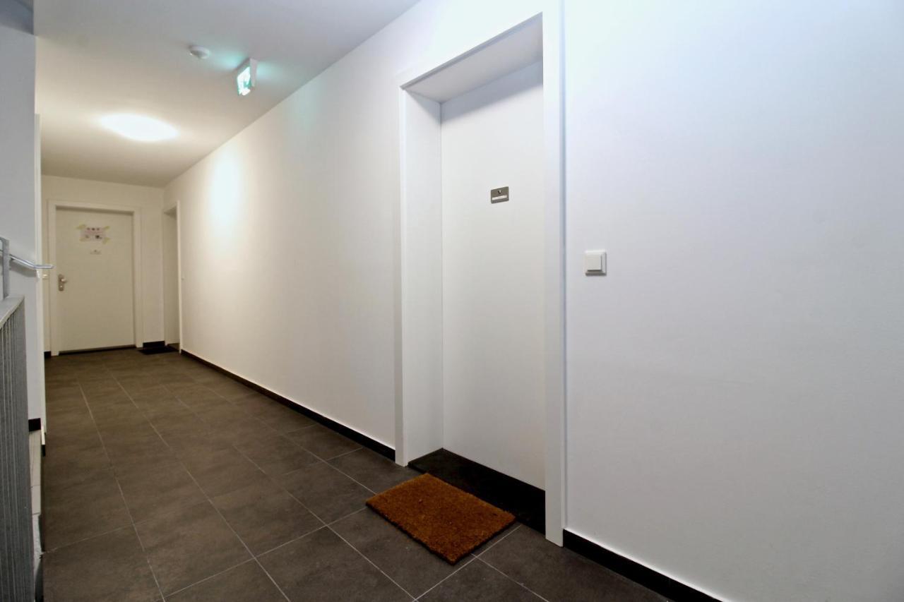 Balcony/Pool/Free Parking Garage Studio Відень Екстер'єр фото